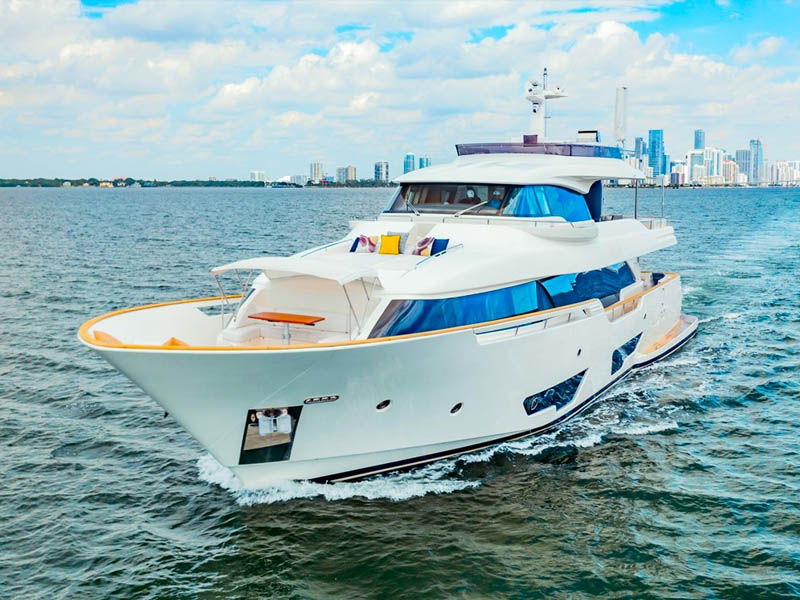 95' Custom Line - Yate para Alquilar en Miami, Florida