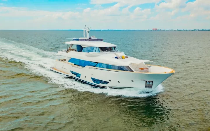 95' Custom Line - Yate para Alquilar en Miami, Florida