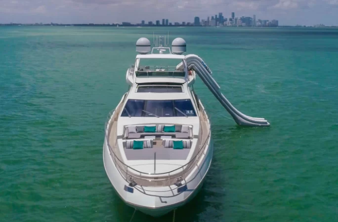 103' Azimut - Yate para Alquilar en Miami, Florida