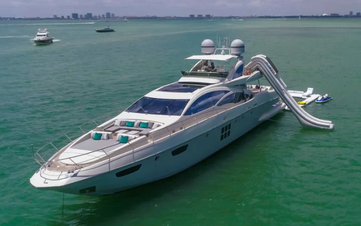 103' Azimut - Yate para Alquilar en Miami, Florida