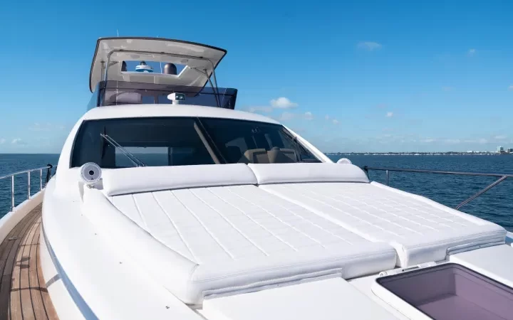 65' Ferretti - Yate para Alquilar en Miami, Florida