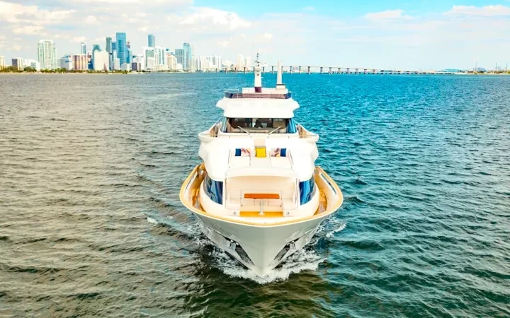 95' Custom Line - Yate para Alquilar en Miami, Florida