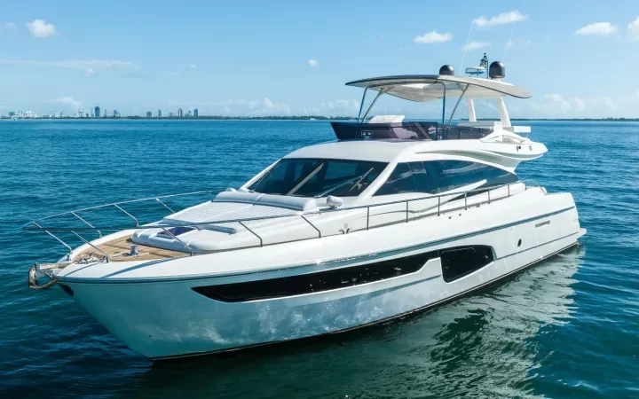 65' Ferretti - Yate para Alquilar en Miami, Florida