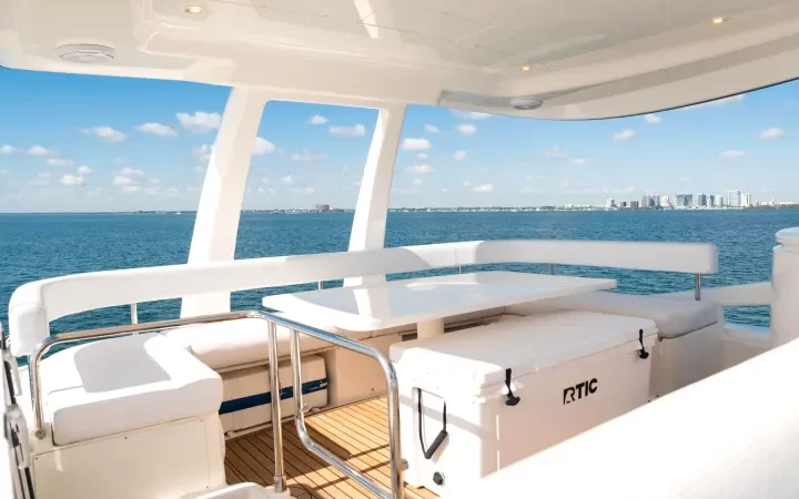 65' Ferretti - Yate para Alquilar en Miami, Florida