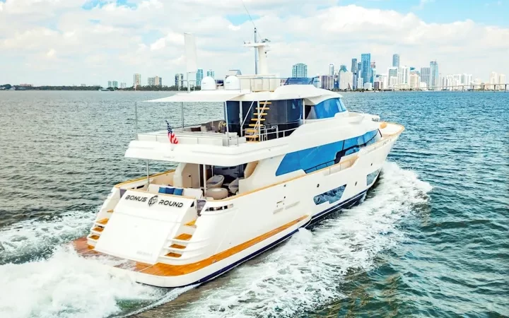 95' Custom Line - Yate para Alquilar en Miami, Florida