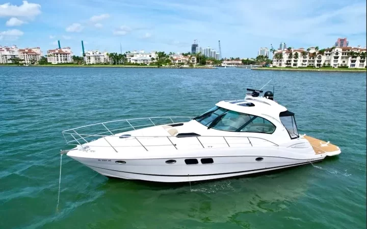 50' Four Winns - Yate para Alquilar en Miami, Florida