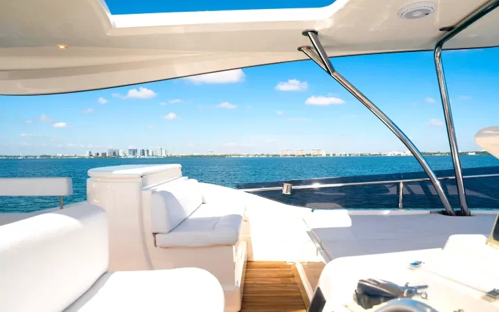 65' Ferretti - Yate para Alquilar en Miami, Florida