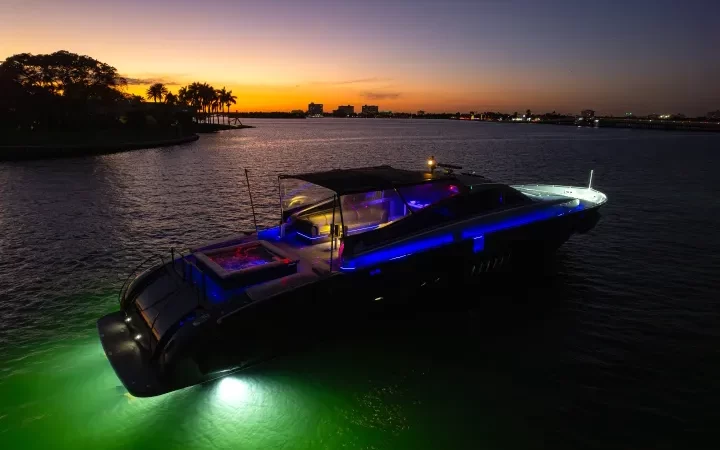 94' Leopard - Yate para Alquilar en Miami, Florida