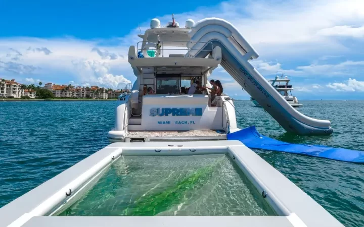 62' Azimut - Yate para Alquilar en Miami, Florida