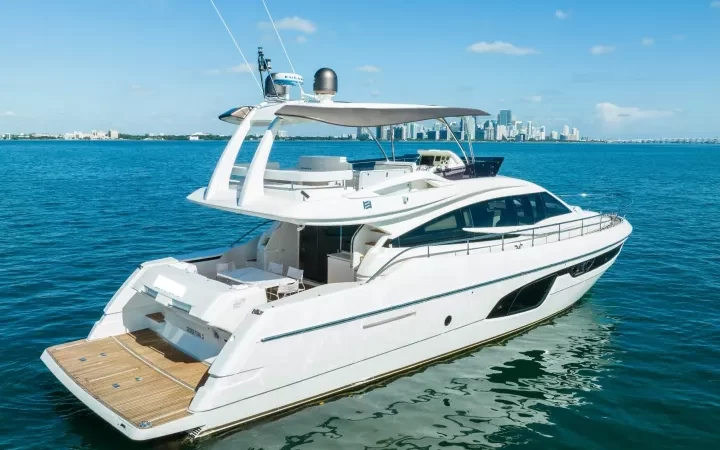 65' Ferretti - Yate para Alquilar en Miami, Florida