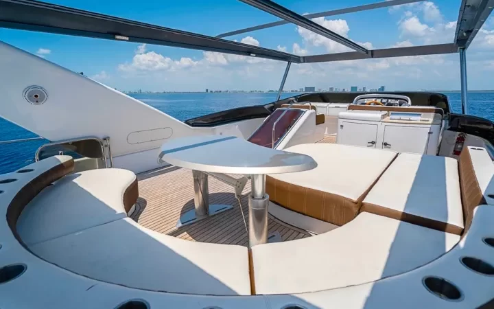 85' Azimut - Yate para Alquilar en Miami, Florida