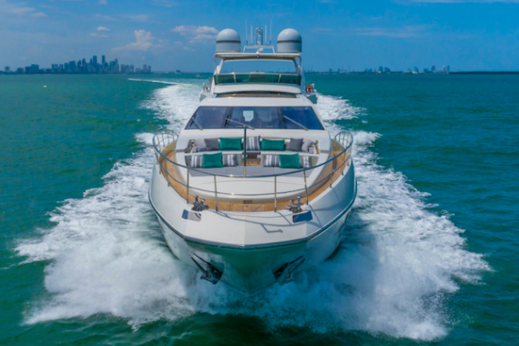 103' Azimut - Yate para Alquilar en Miami, Florida