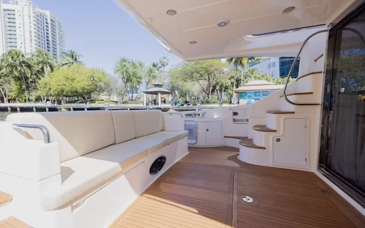 60' Azimut - Yate para Alquilar en Miami, Florida