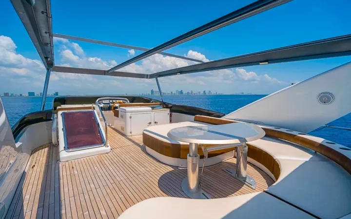 85' Azimut - Yate para Alquilar en Miami, Florida