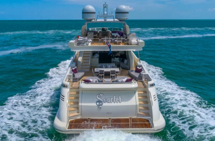 103' Azimut - Yate para Alquilar en Miami, Florida