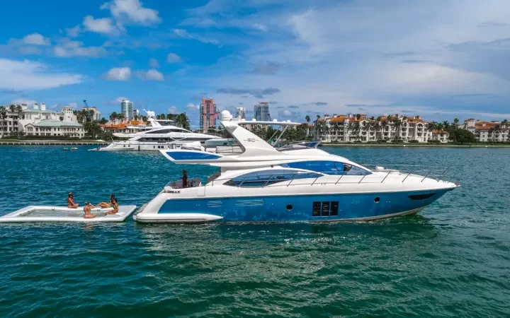 62' Azimut - Yate para Alquilar en Miami, Florida