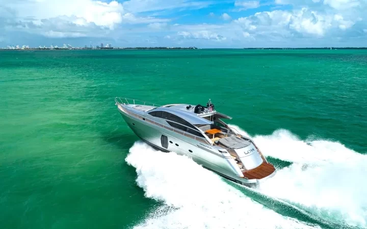 65' Pershing - Yate para Alquilar en Miami, Florida