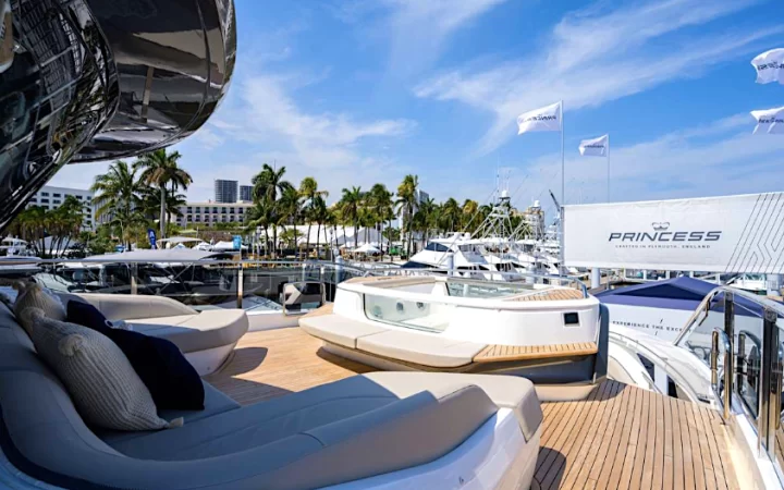 100' Princess - Yate para Alquilar en Miami, Florida