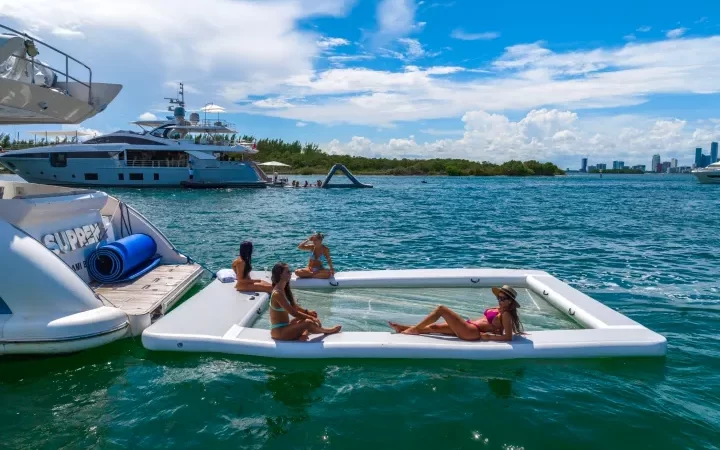 62' Azimut - Yate para Alquilar en Miami, Florida