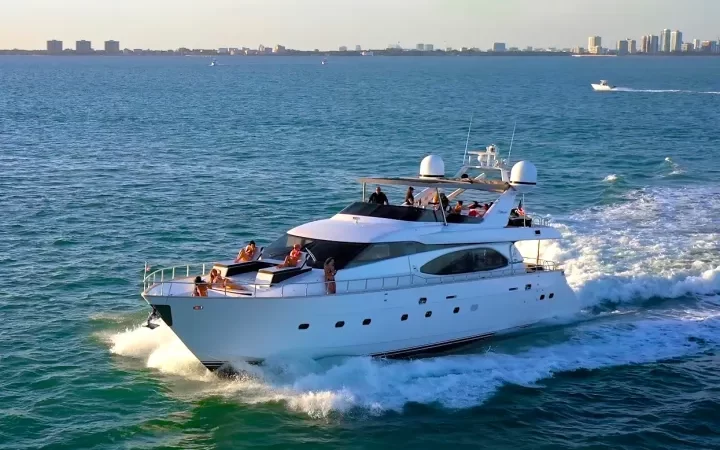 85' Azimut - Yate para Alquilar en Miami, Florida