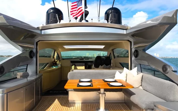 65' Pershing - Yate para Alquilar en Miami, Florida