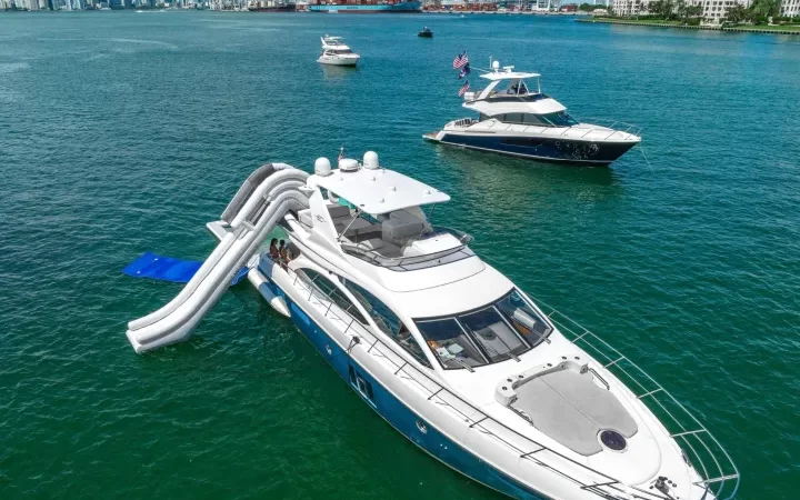 62' Azimut - Yate para Alquilar en Miami, Florida