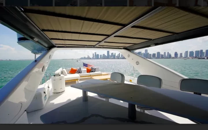 85' Azimut - Yate para Alquilar en Miami, Florida