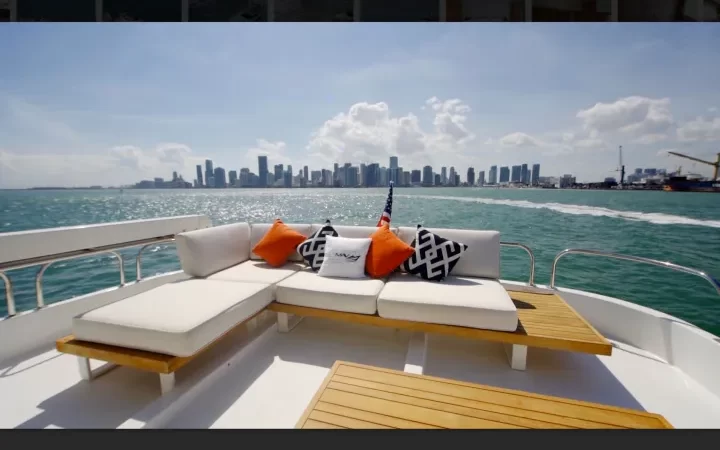 85' Azimut - Yate para Alquilar en Miami, Florida