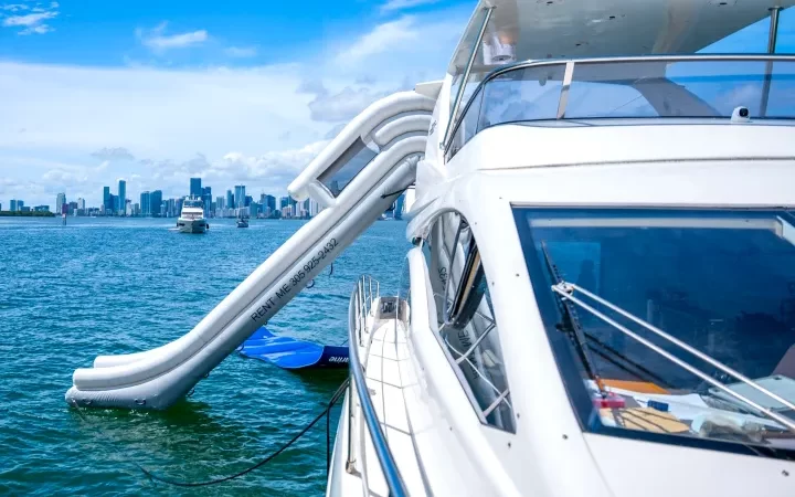 62' Azimut - Yate para Alquilar en Miami, Florida