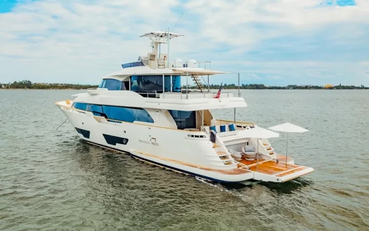 95' Custom Line - Yate para Alquilar en Miami, Florida