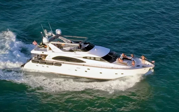 85' Azimut - Yate para Alquilar en Miami, Florida