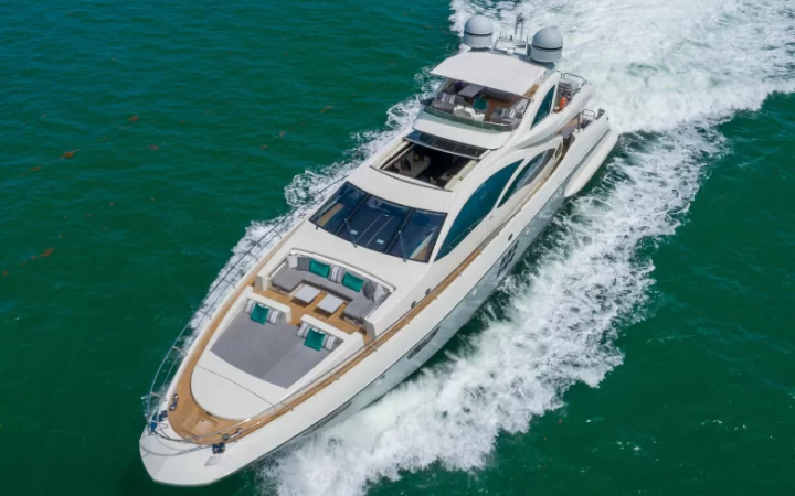 103' Azimut - Yate para Alquilar en Miami, Florida