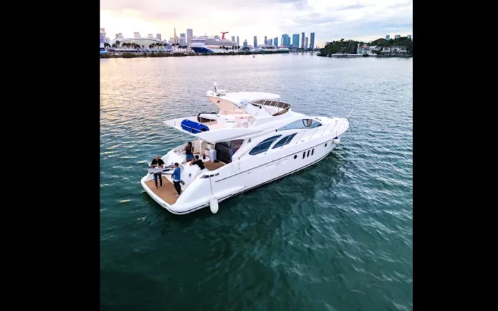 57' Azimut - Yate para Alquilar en Miami, Florida