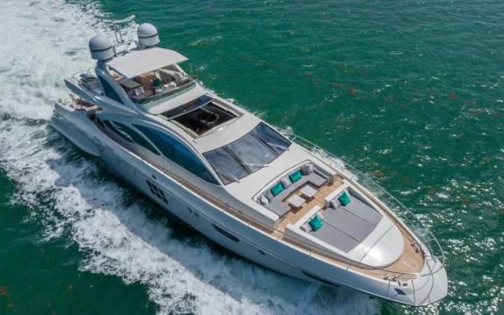 103' Azimut - Yate para Alquilar en Miami, Florida