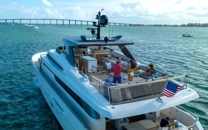 97' San Lorenzo - Yate para Alquilar en Miami, Florida