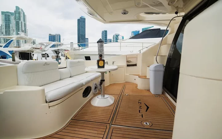 57' Azimut - Yate para Alquilar en Miami, Florida