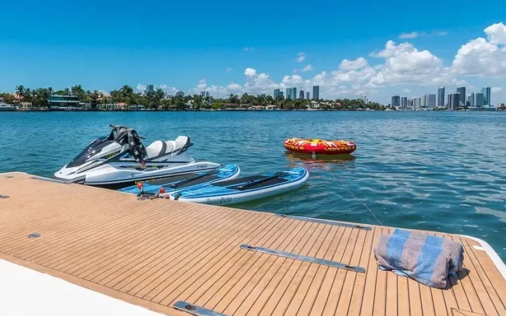 110' Horizon - Yate para Alquilar en Miami, Florida