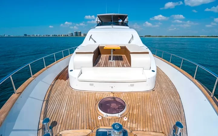 85' Azimut - Yate para Alquilar en Miami, Florida