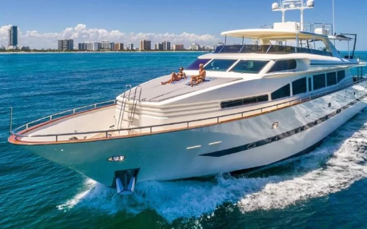 110' Horizon - Yate para Alquilar en Miami, Florida