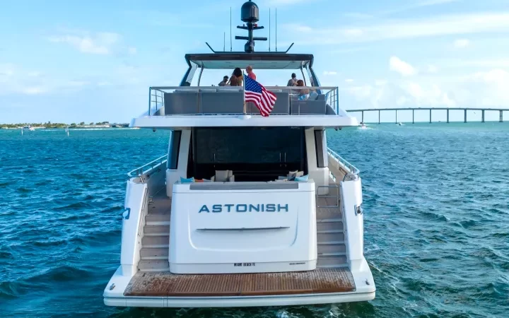 97' San Lorenzo - Yate para Alquilar en Miami, Florida