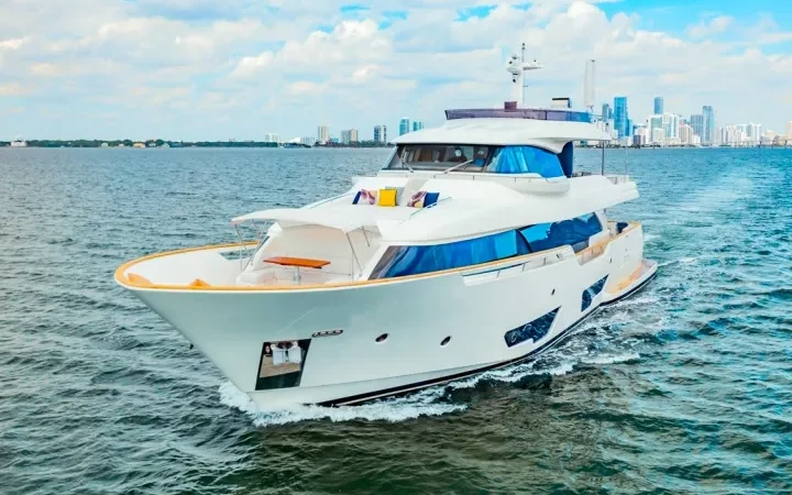 95' Custom Line - Yate para Alquilar en Miami, Florida