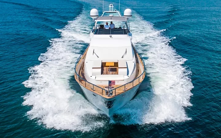 85' Azimut - Yate para Alquilar en Miami, Florida