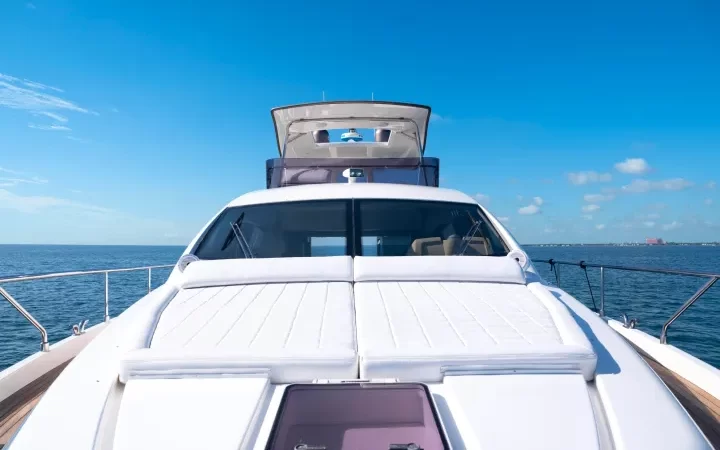 65' Ferretti - Yate para Alquilar en Miami, Florida