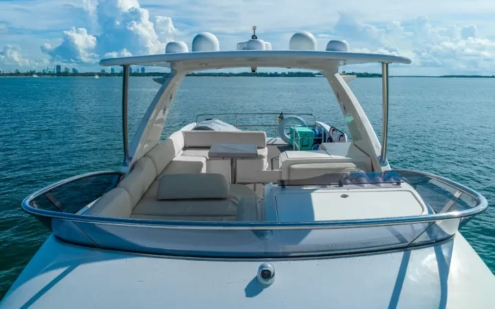 62' Azimut - Yate para Alquilar en Miami, Florida