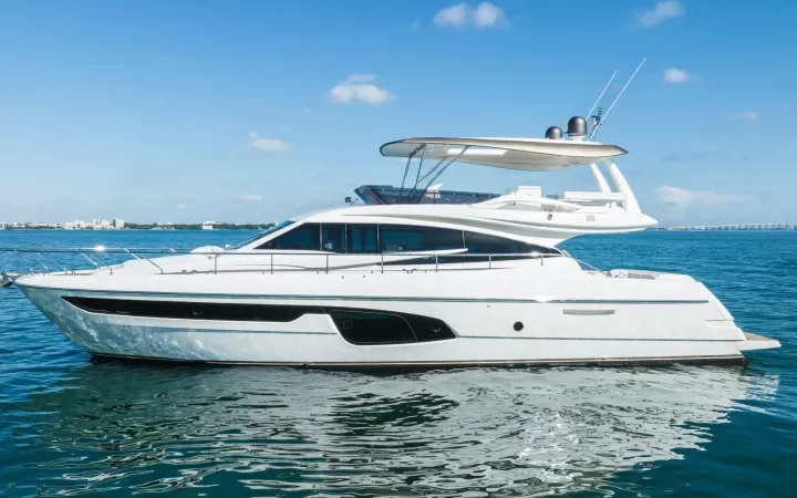 65' Ferretti - Yate para Alquilar en Miami, Florida