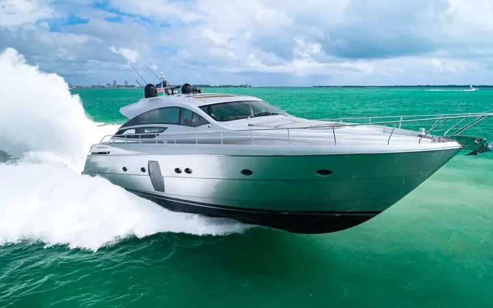 65' Pershing - Yate para Alquilar en Miami, Florida