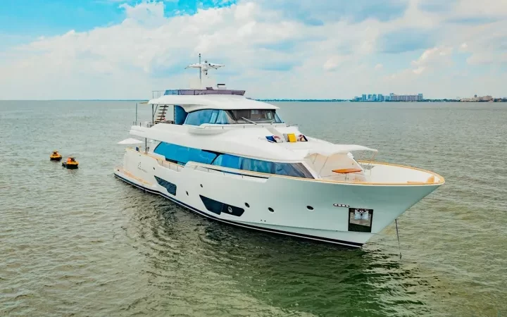 95' Custom Line - Yate para Alquilar en Miami, Florida