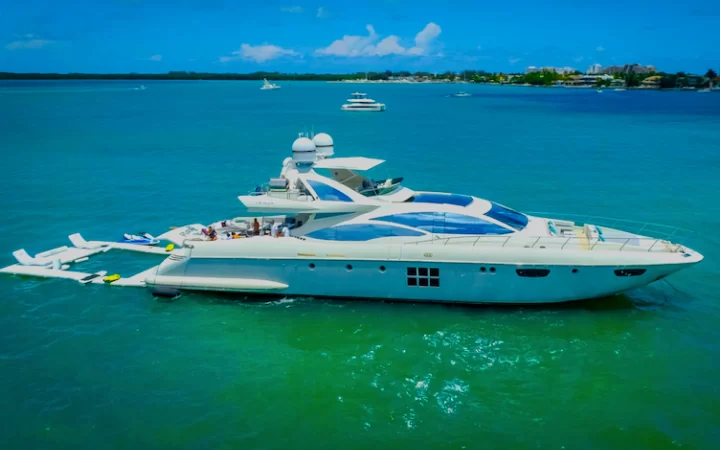 103' Azimut - Yate para Alquilar en Miami, Florida