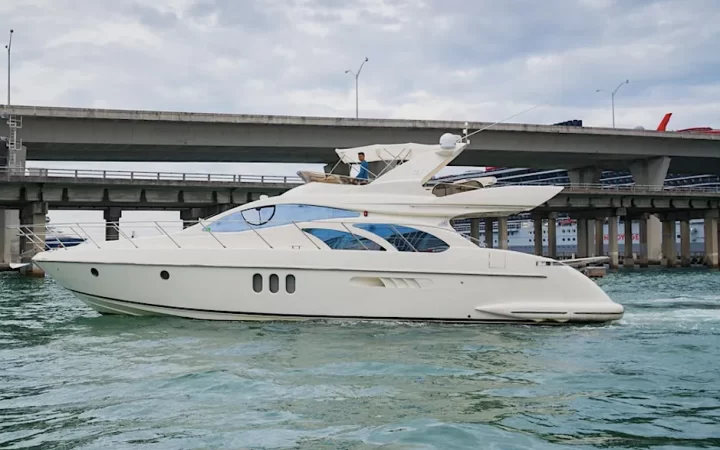 57' Azimut - Yate para Alquilar en Miami, Florida