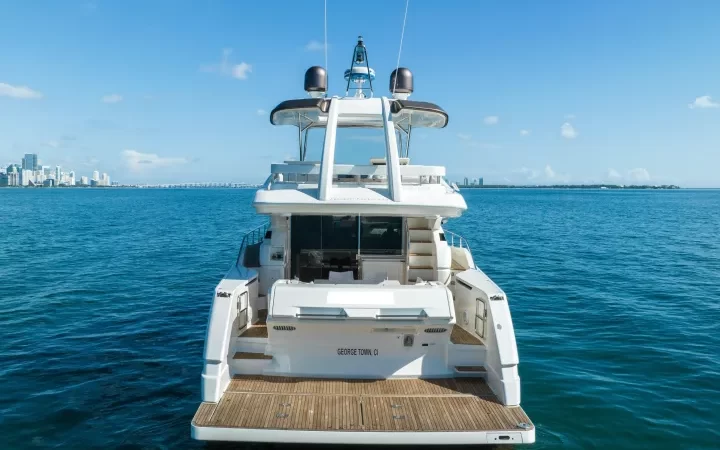 65' Ferretti - Yate para Alquilar en Miami, Florida